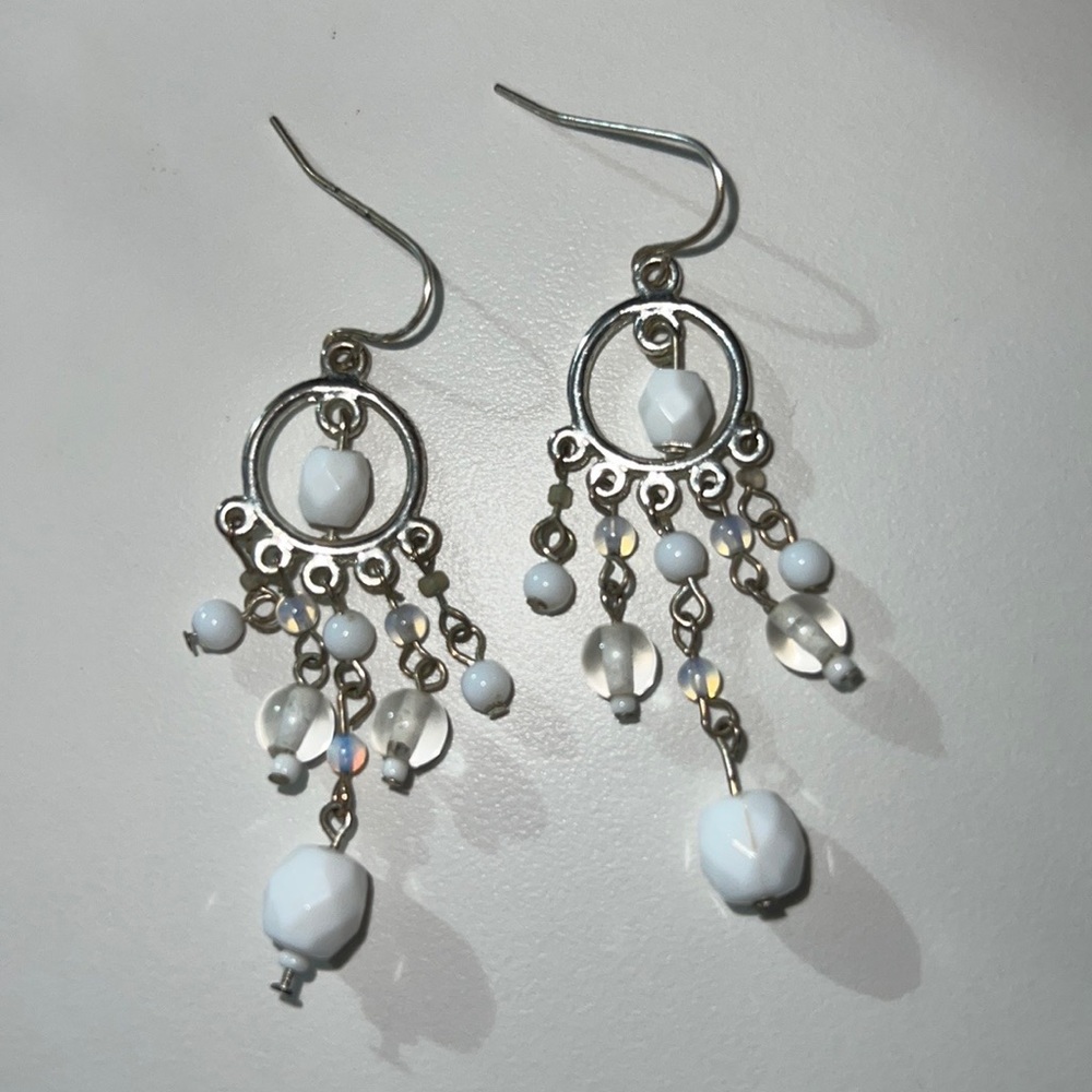 White and clear beads earrings